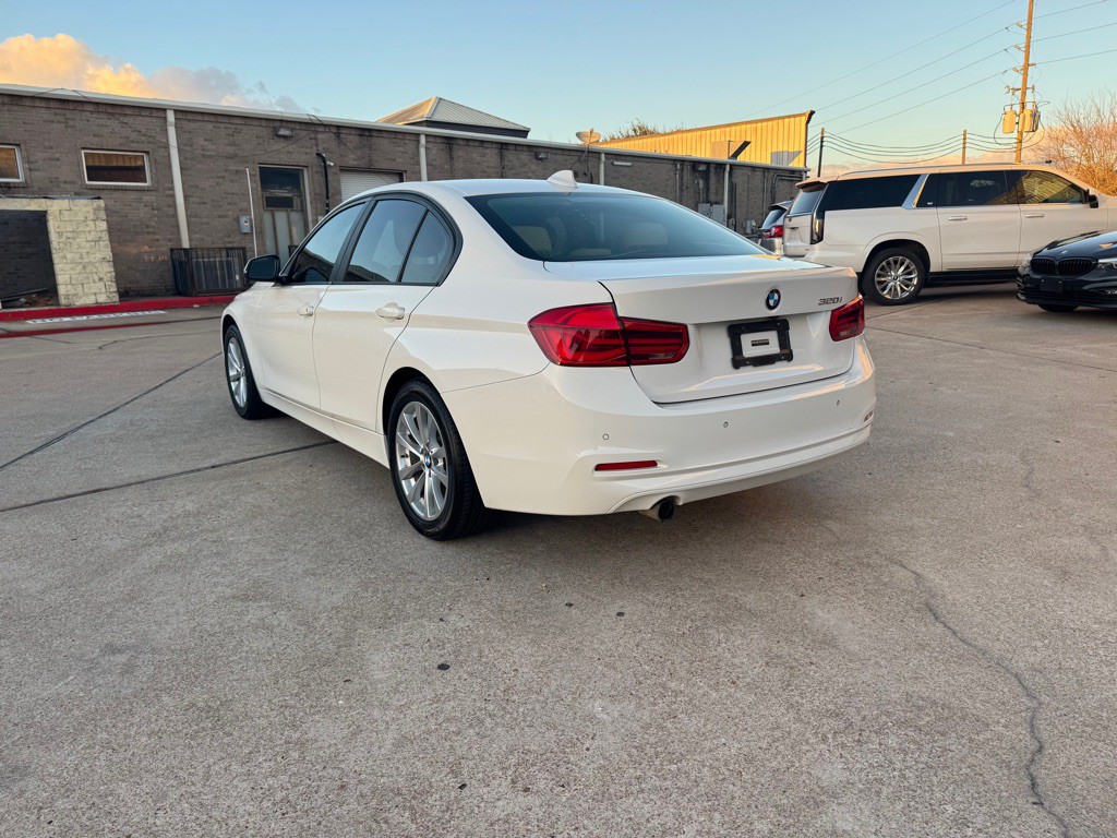 2017 BMW 3 Series Image 19