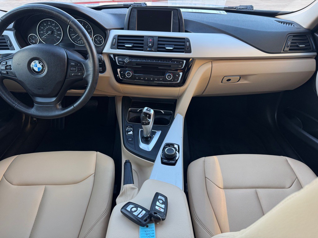 2017 BMW 3 Series Image 27