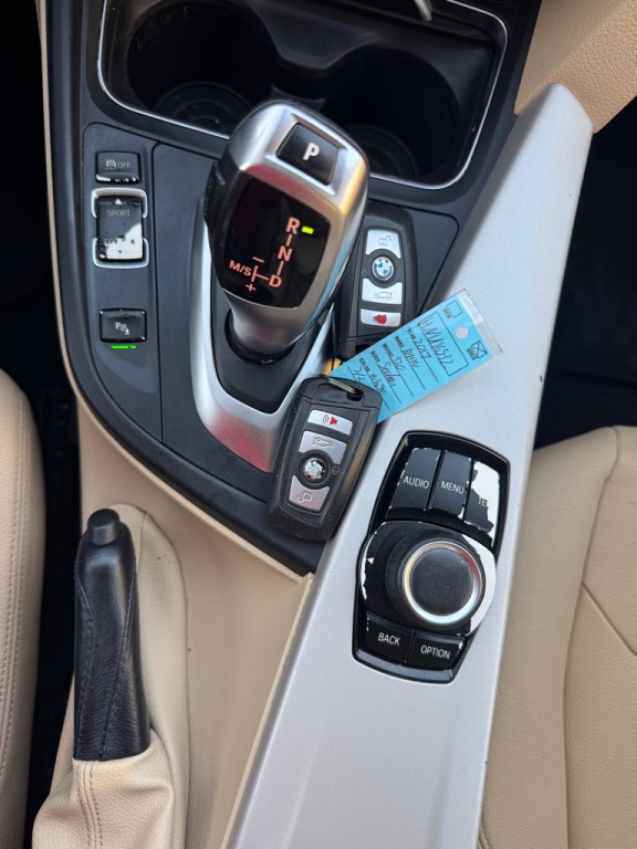 2017 BMW 3 Series Image 30