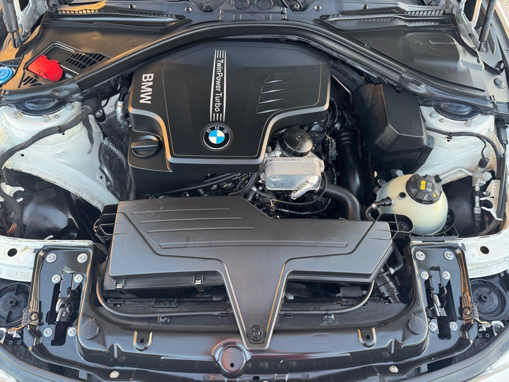 2017 BMW 3 Series Image 31