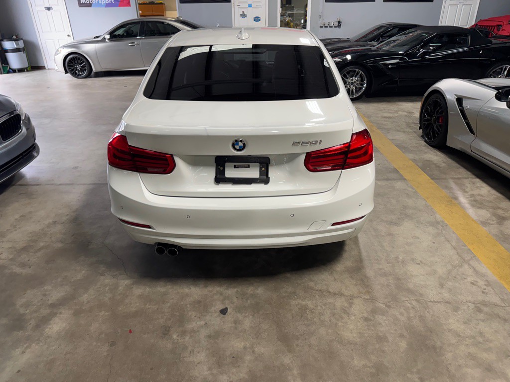 2016 BMW 3 Series Image 10