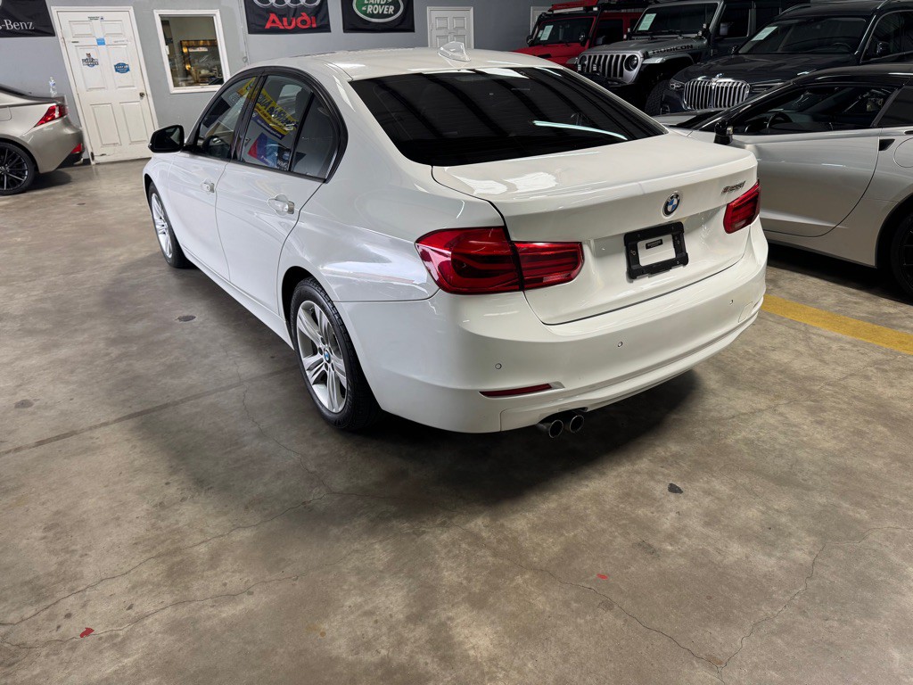 2016 BMW 3 Series Image 11