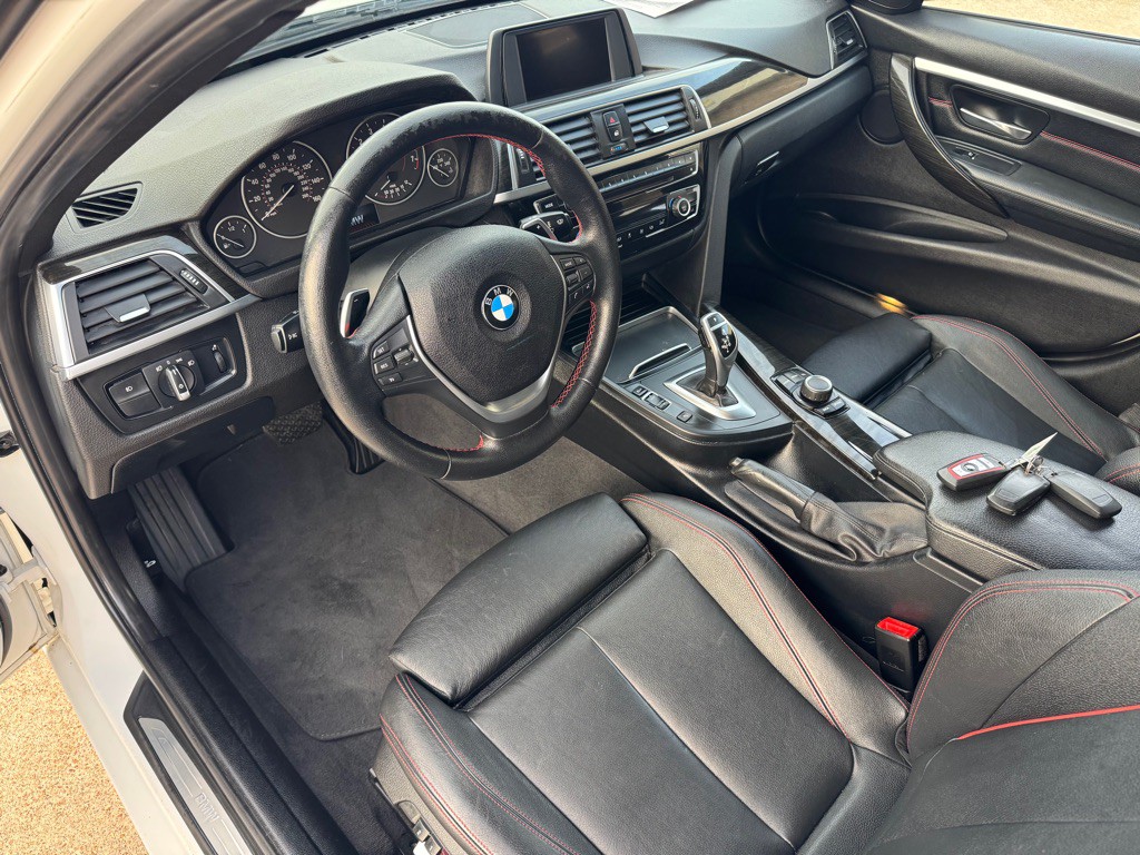 2016 BMW 3 Series Image 24
