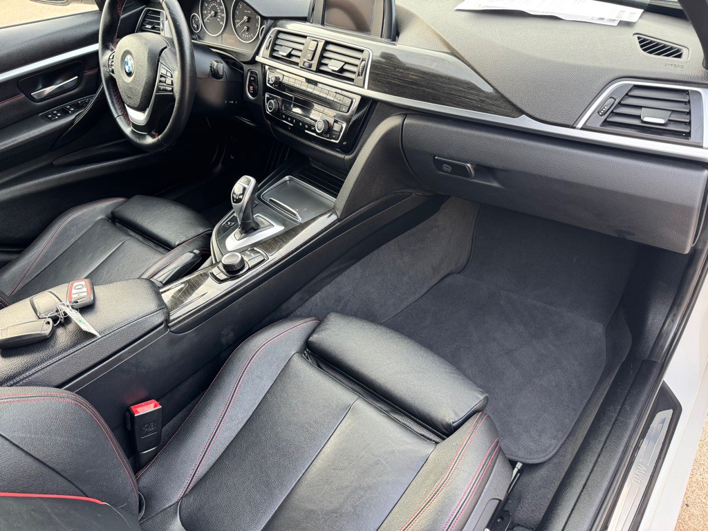 2016 BMW 3 Series Image 26
