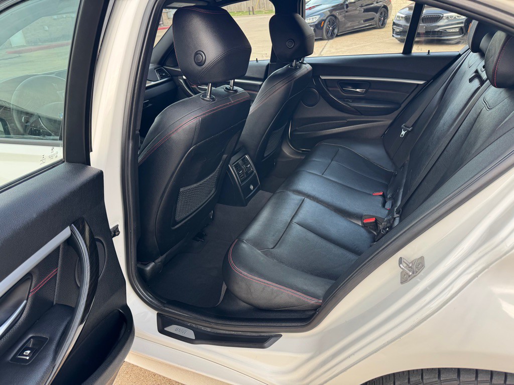 2016 BMW 3 Series Image 27