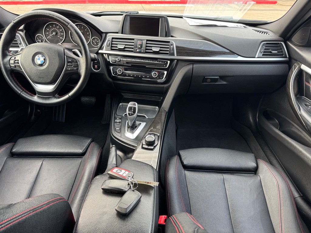 2016 BMW 3 Series Image 30