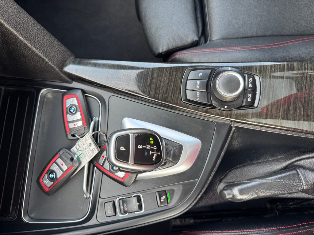 2016 BMW 3 Series Image 32