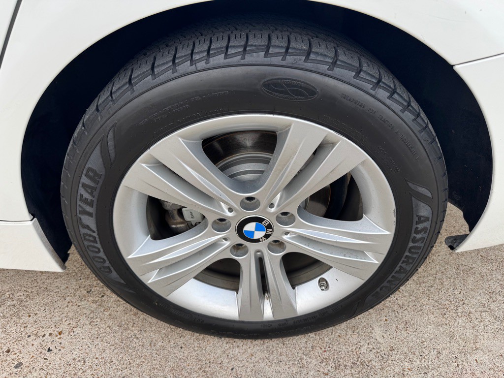 2016 BMW 3 Series Image 35