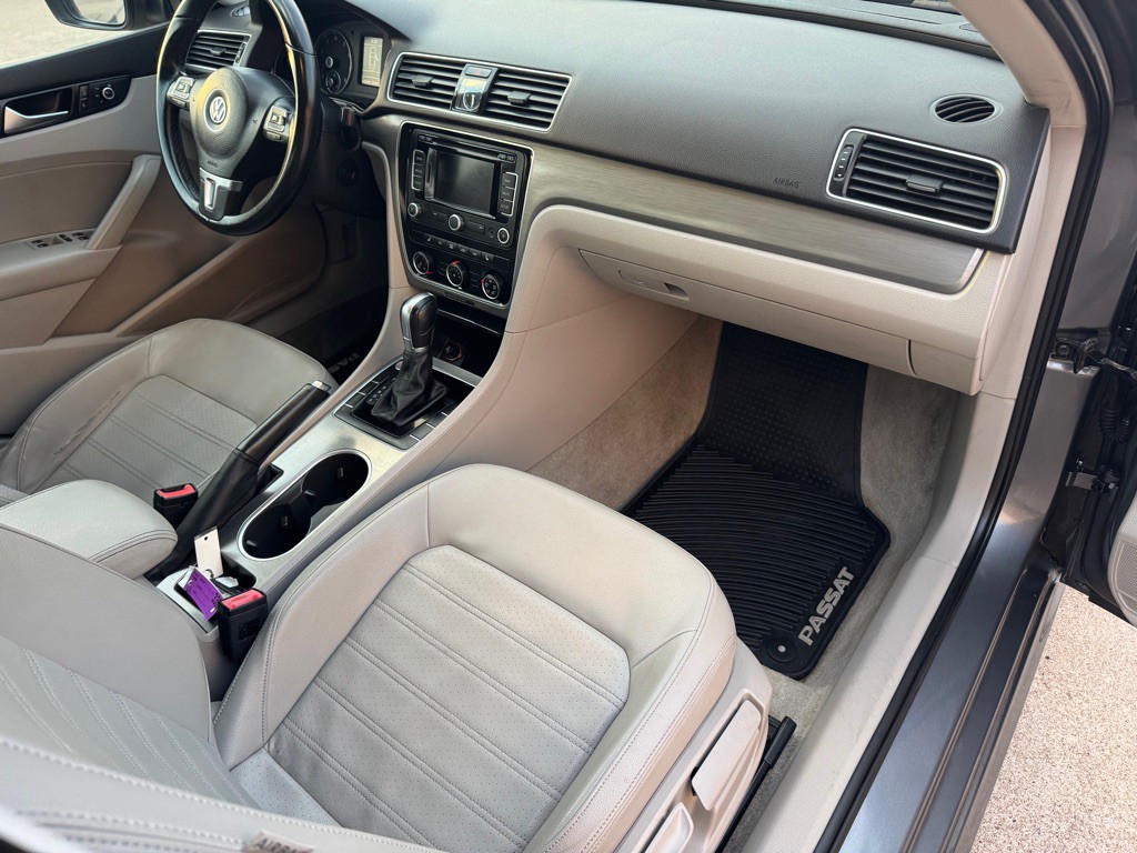 2015 Volkswagen Passat Image 21