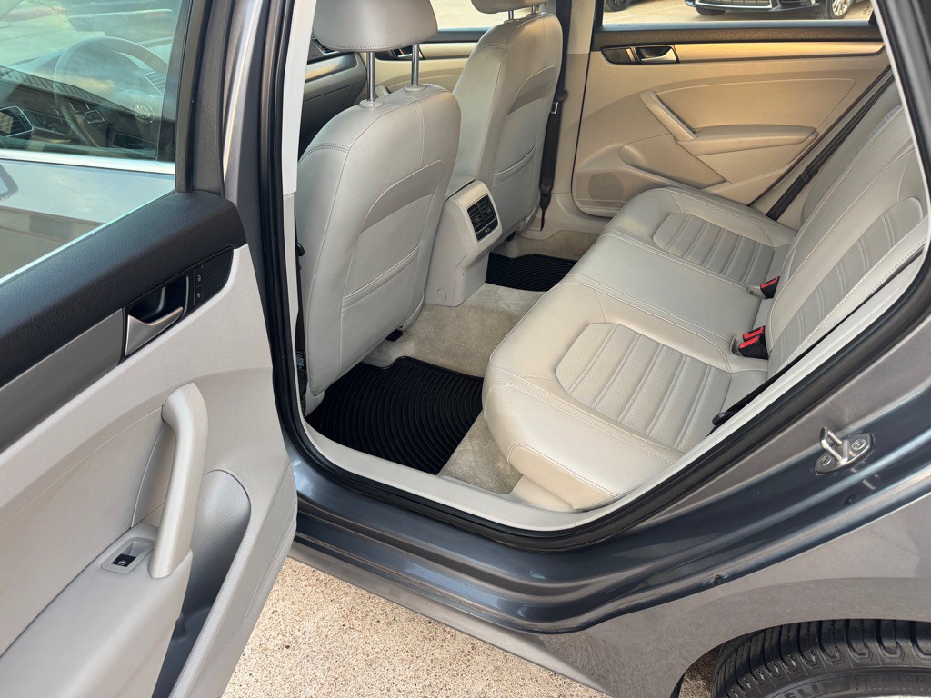 2015 Volkswagen Passat Image 22