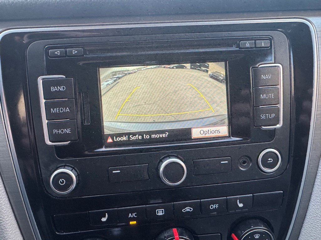 2015 Volkswagen Passat Image 26