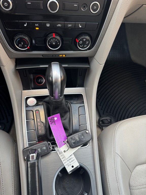 2015 Volkswagen Passat Image 28