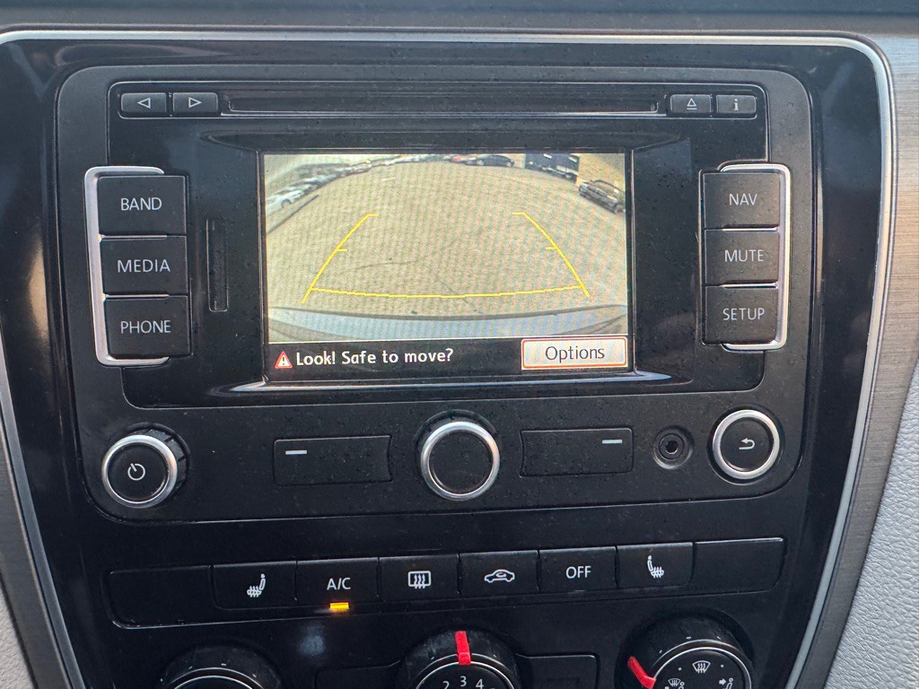 2015 Volkswagen Passat Image 29