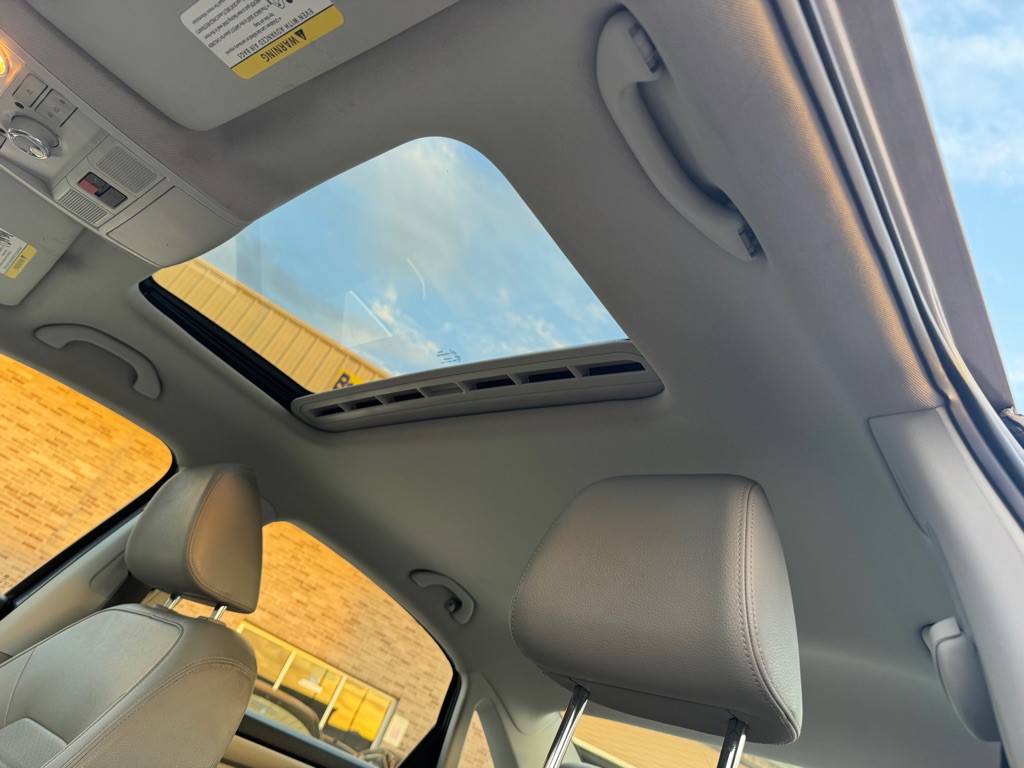 2015 Volkswagen Passat Image 30