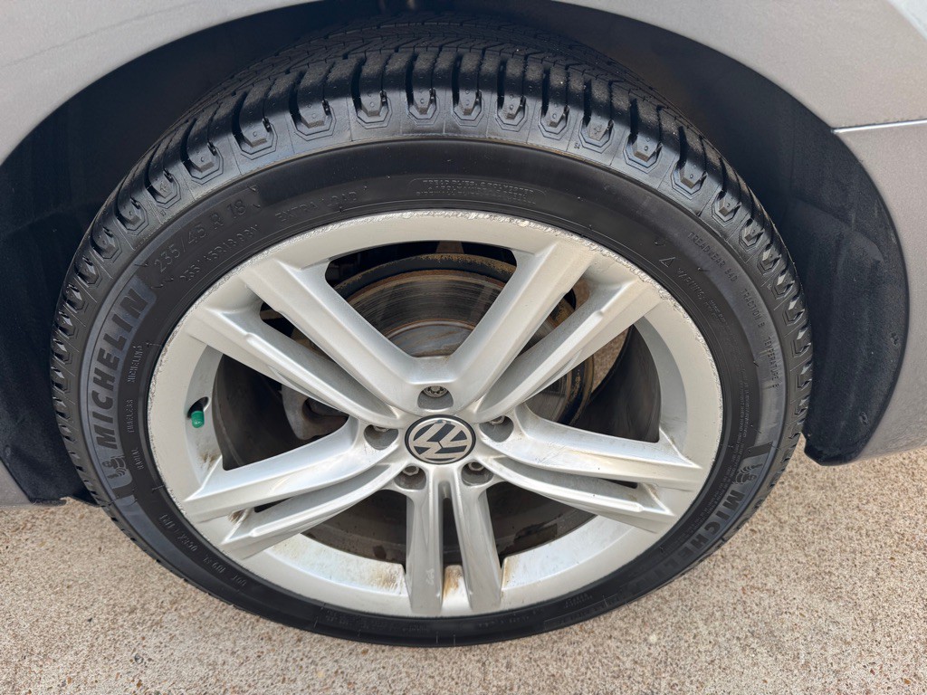 2015 Volkswagen Passat Image 31