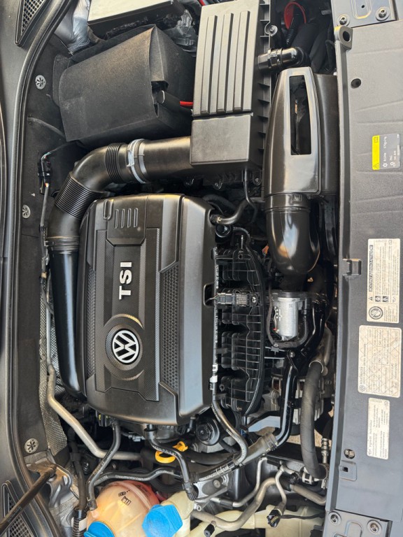 2015 Volkswagen Passat Image 32