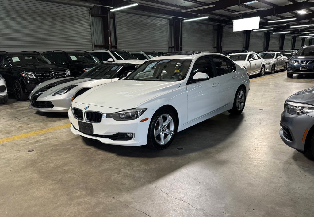 2013 BMW 3 Series Image 1