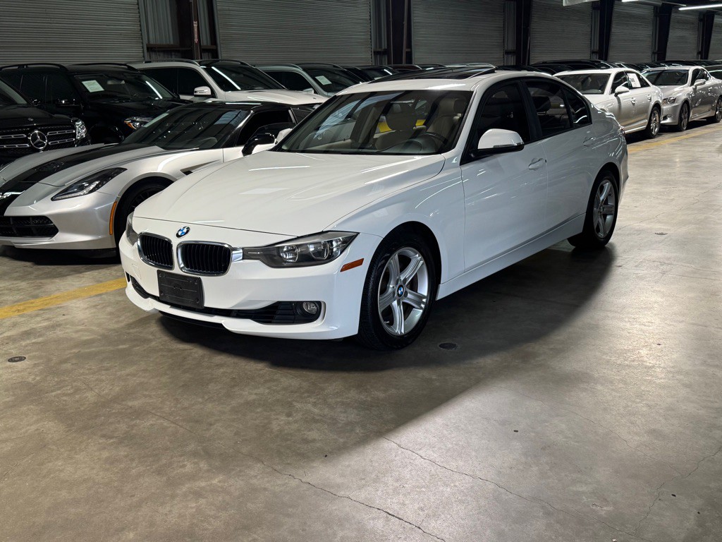 2013 BMW 3 Series Image 2