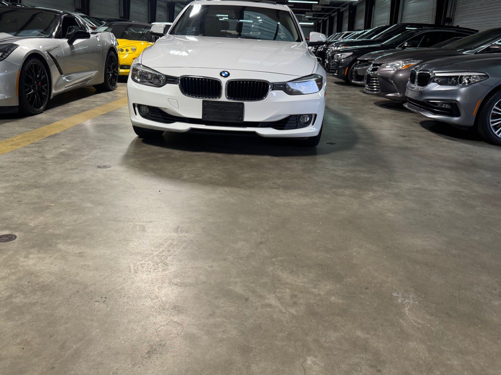 2013 BMW 3 Series Image 9