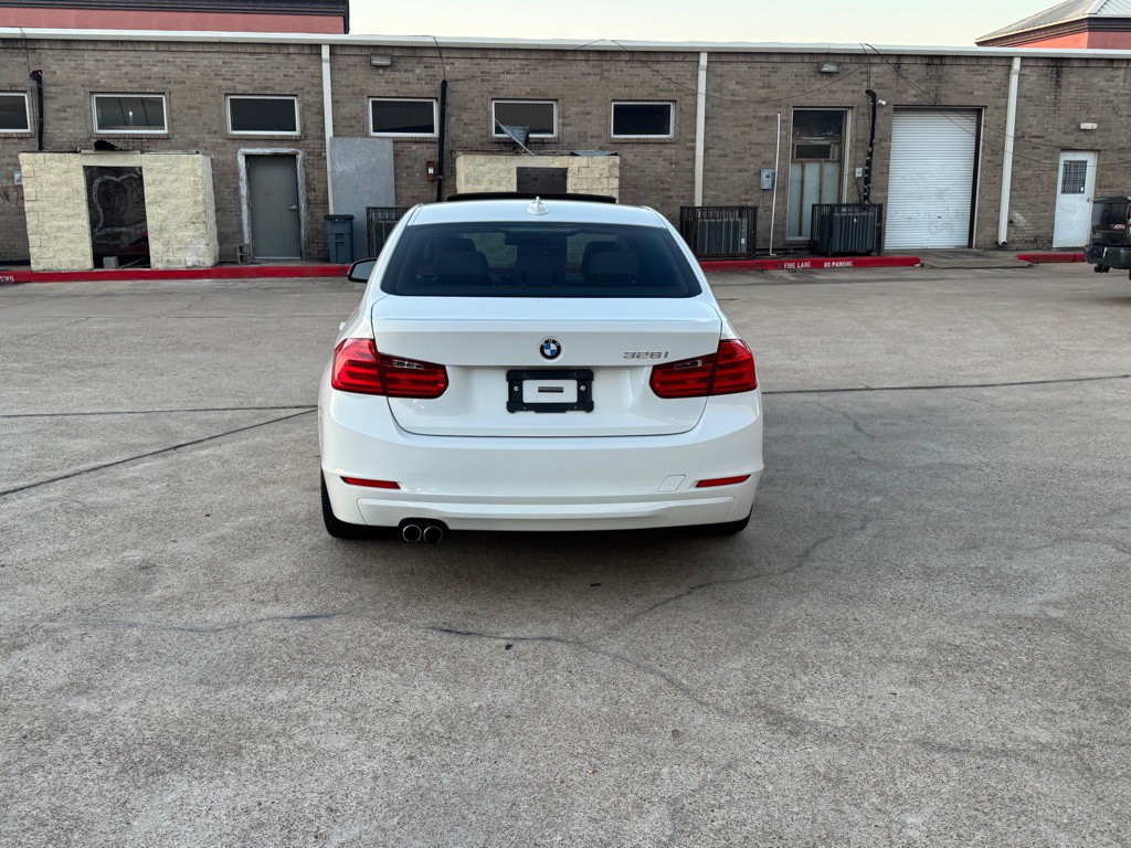 2013 BMW 3 Series Image 16