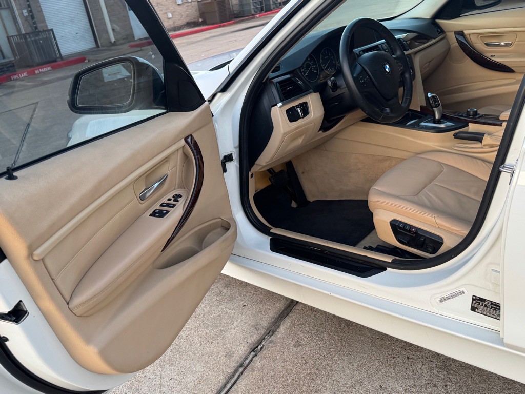2013 BMW 3 Series Image 18