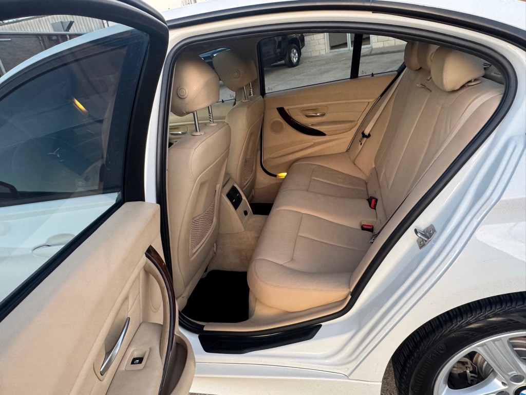 2013 BMW 3 Series Image 20