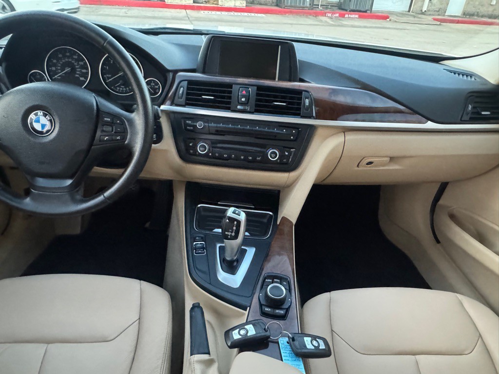 2013 BMW 3 Series Image 21