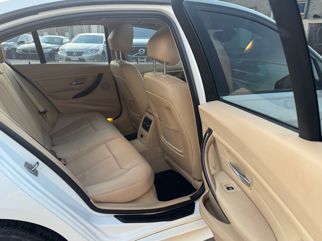 2013 BMW 3 Series Image 22