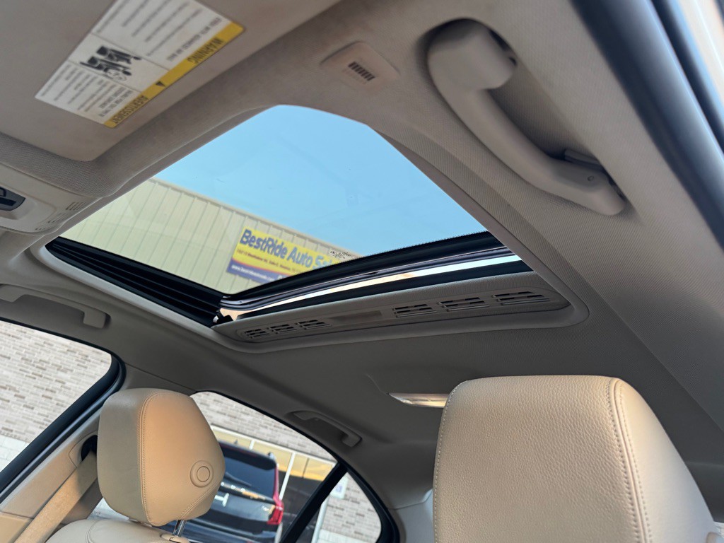 2013 BMW 3 Series Image 25