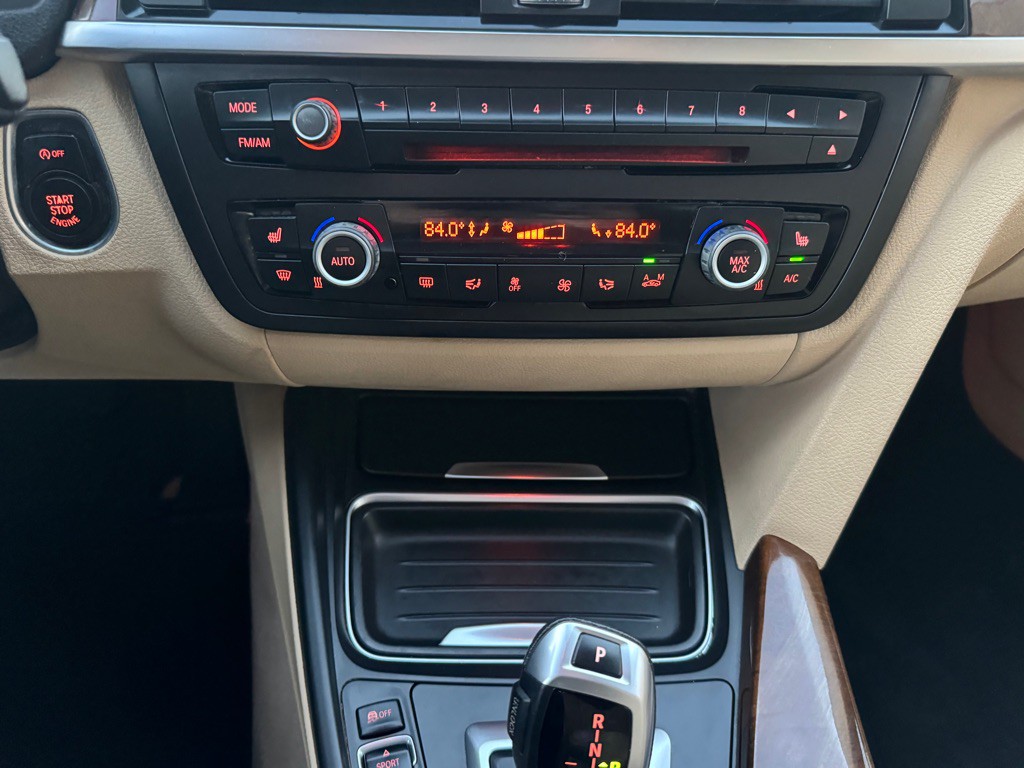 2013 BMW 3 Series Image 31