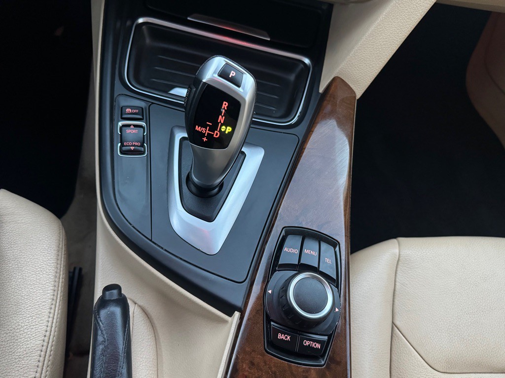 2013 BMW 3 Series Image 32