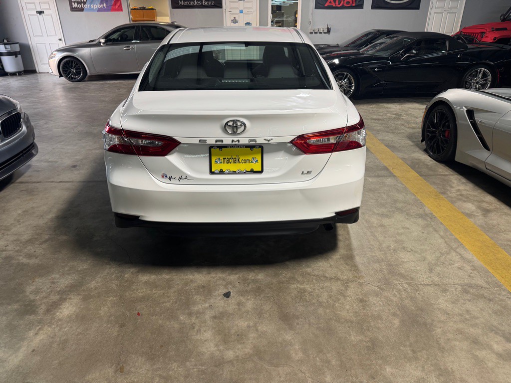 2018 Toyota Camry Image 9