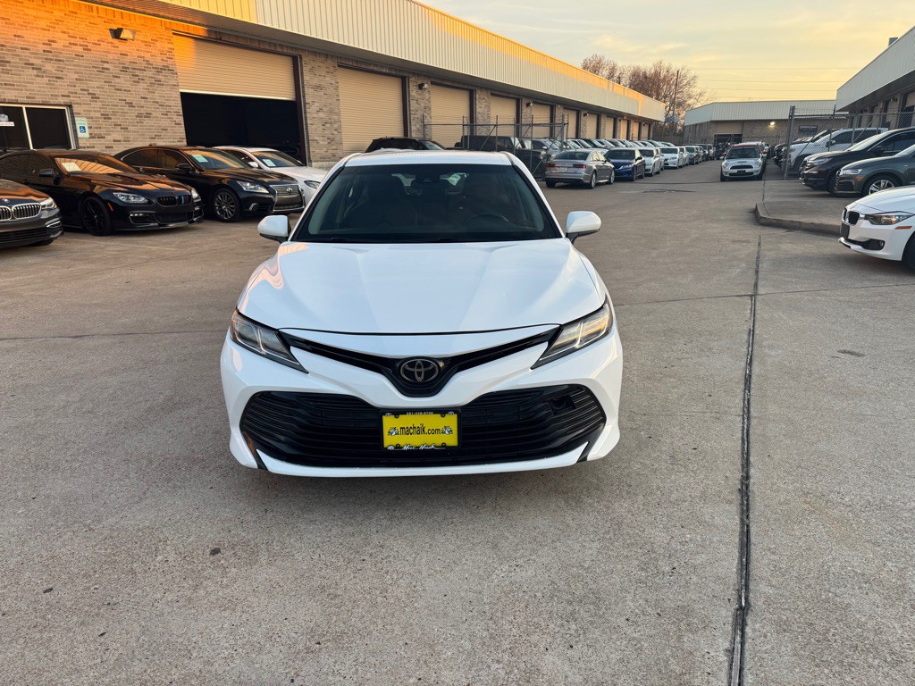 2018 Toyota Camry Image 17