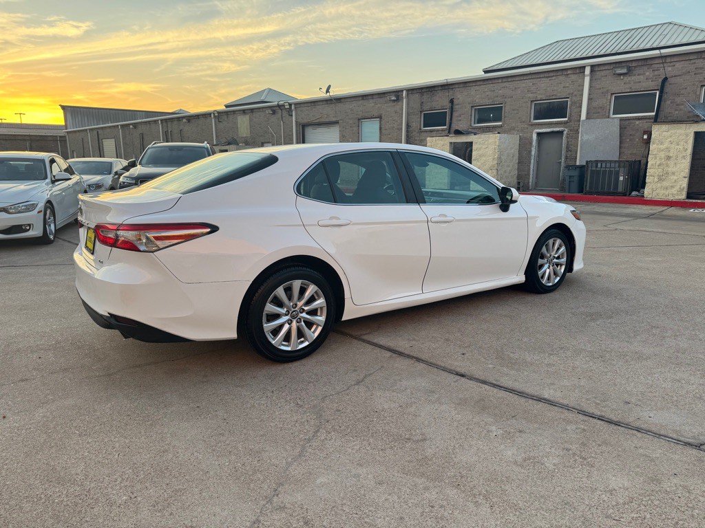 2018 Toyota Camry Image 20