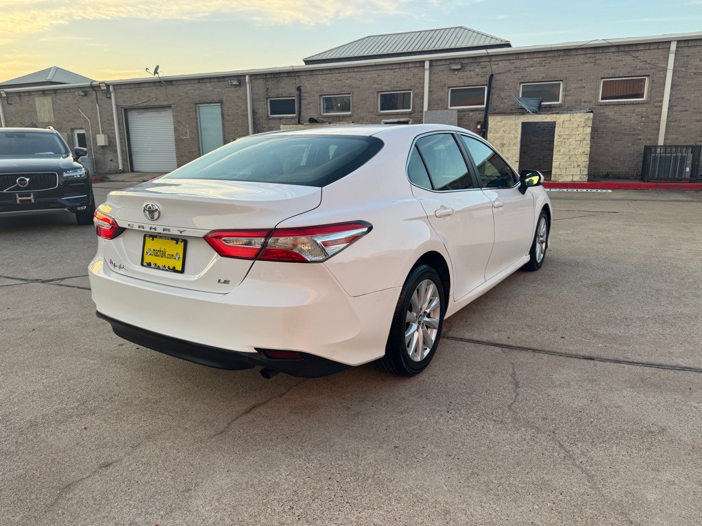 2018 Toyota Camry Image 21