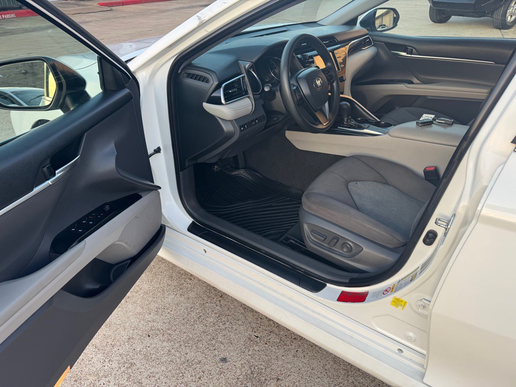 2018 Toyota Camry Image 25