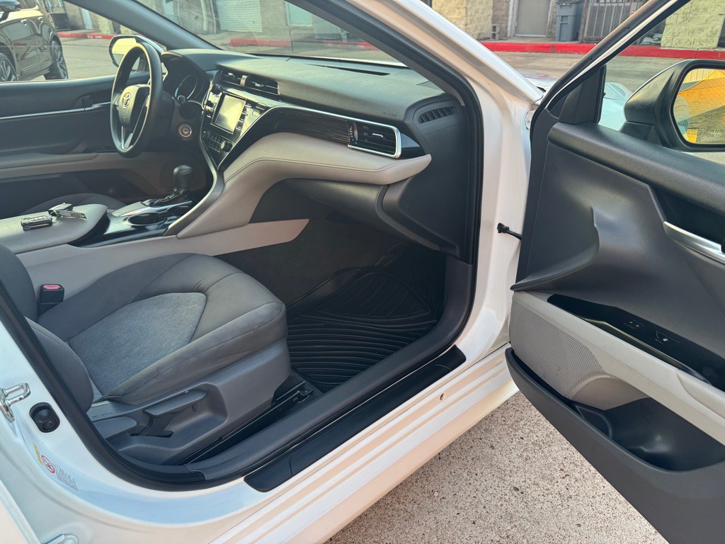 2018 Toyota Camry Image 27