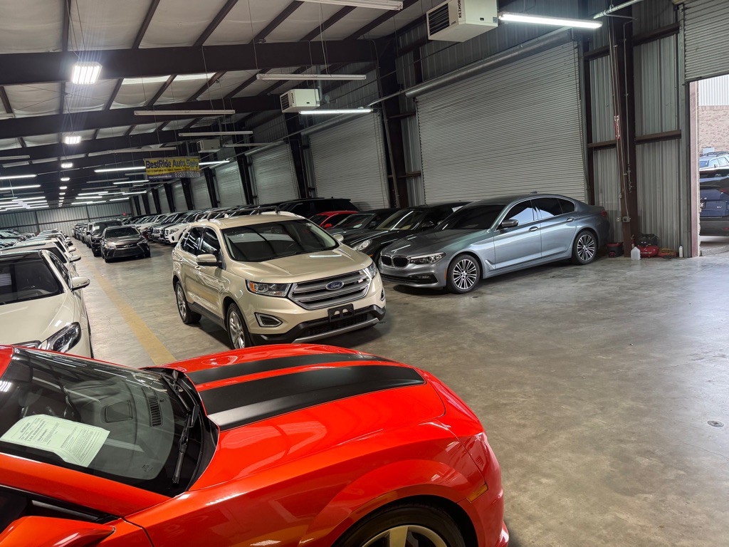 2017 Ford Edge Image 8