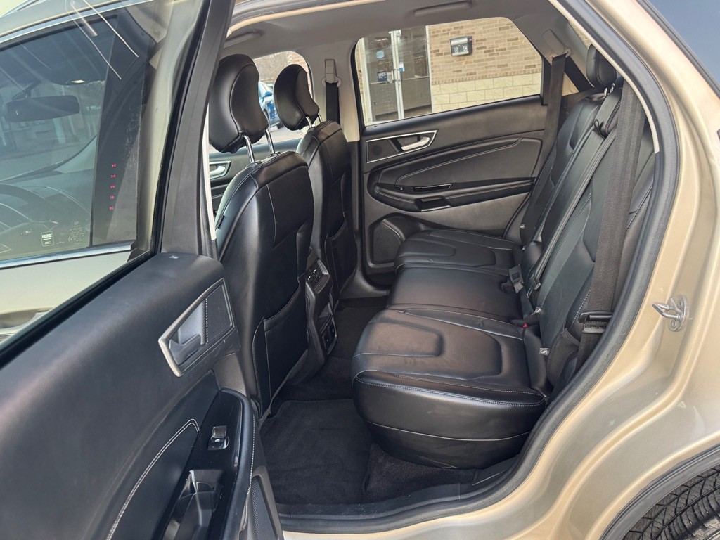 2017 Ford Edge Image 18