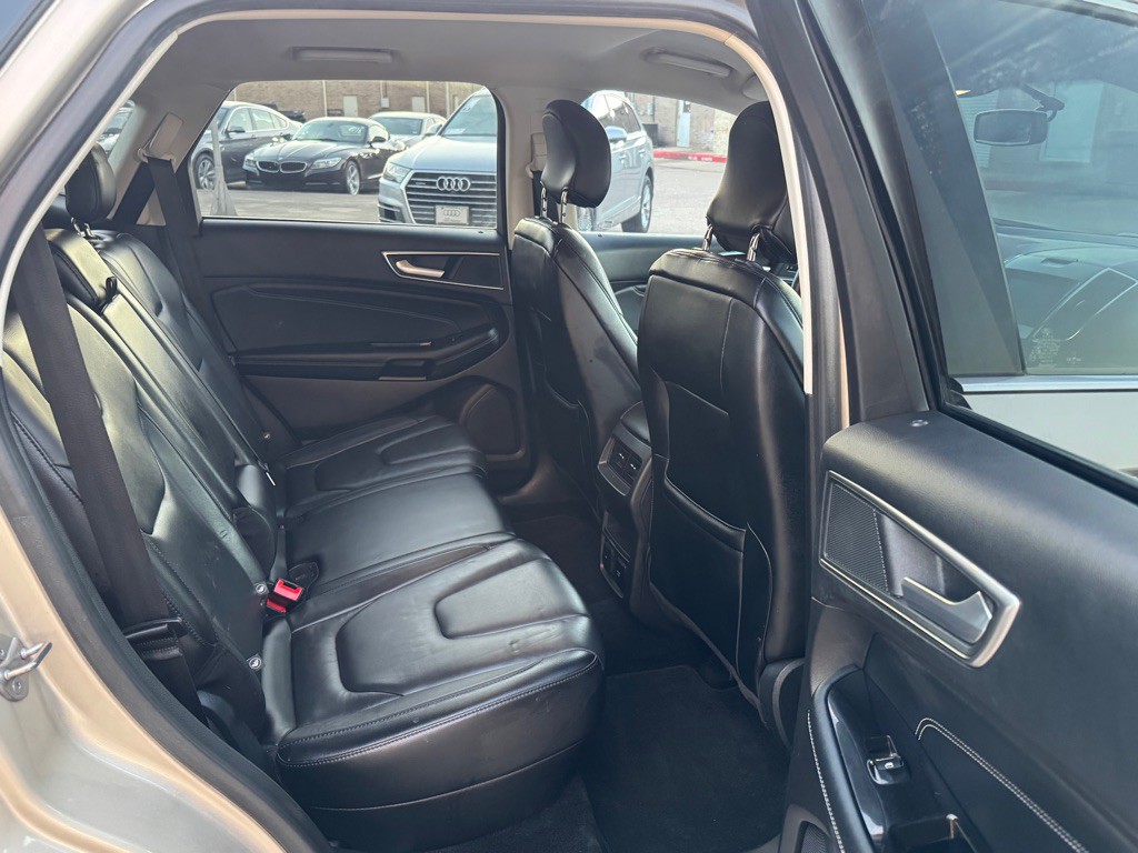 2017 Ford Edge Image 21