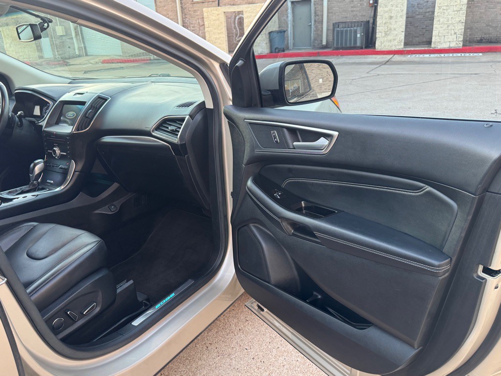 2017 Ford Edge Image 22