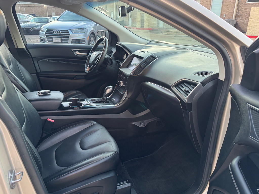 2017 Ford Edge Image 23