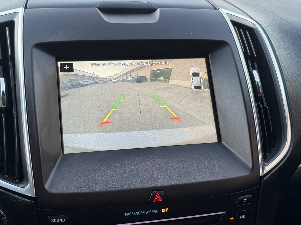 2017 Ford Edge Image 30