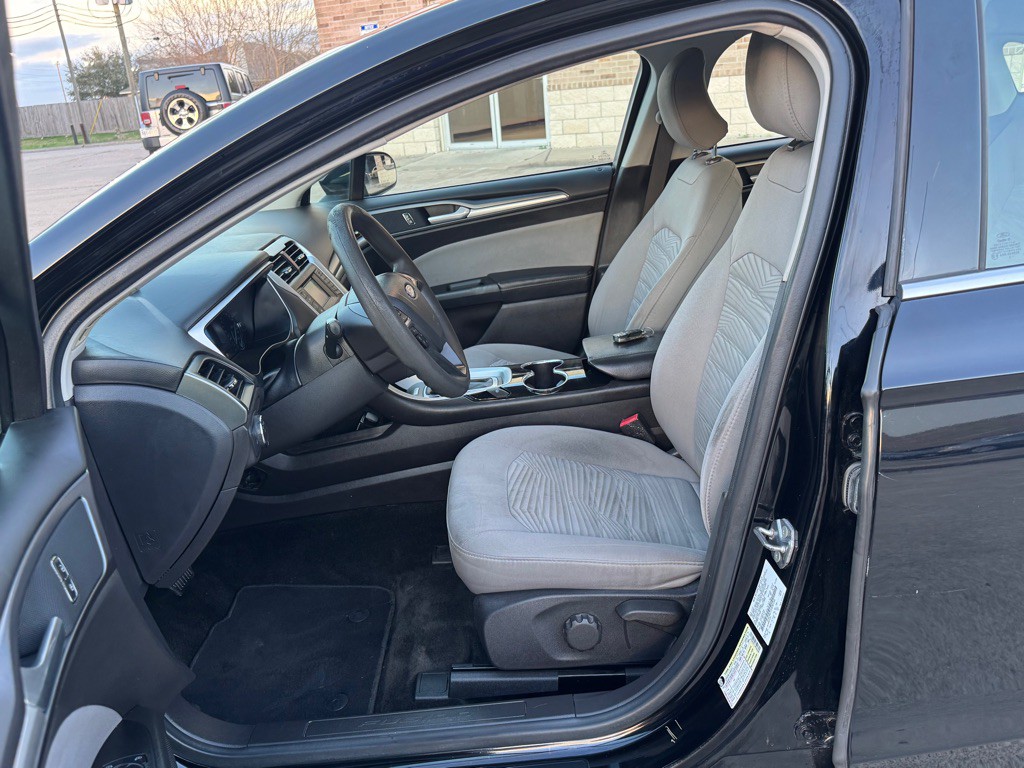 2016 Ford Fusion Image 17