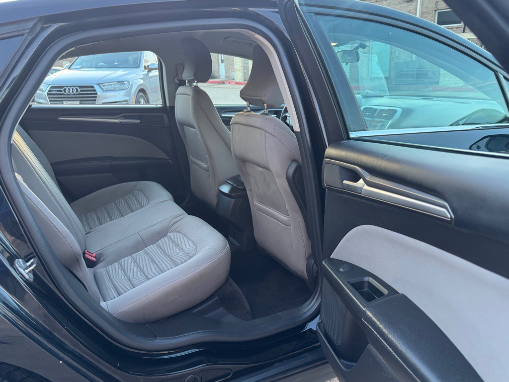 2016 Ford Fusion Image 20
