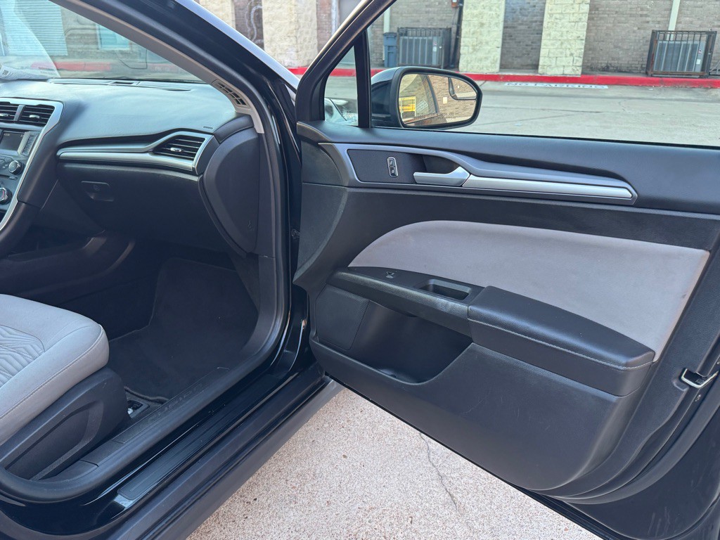 2016 Ford Fusion Image 21