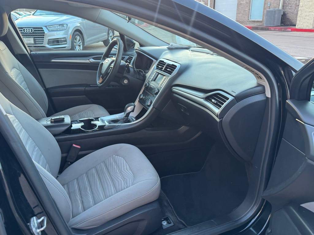 2016 Ford Fusion Image 22