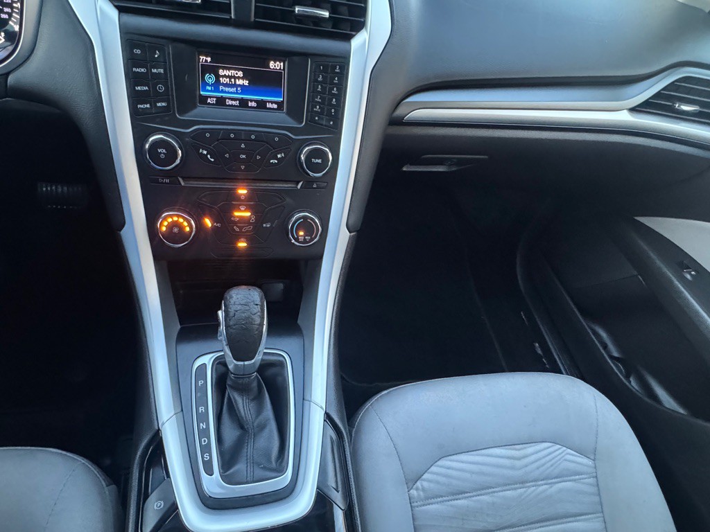 2016 Ford Fusion Image 23