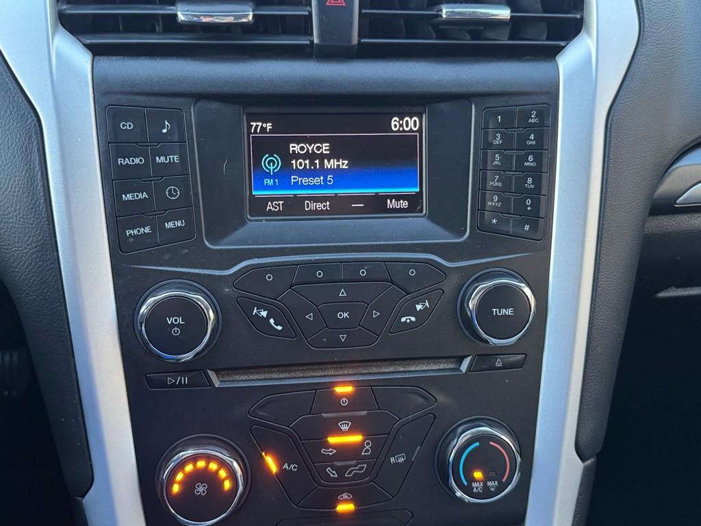 2016 Ford Fusion Image 24