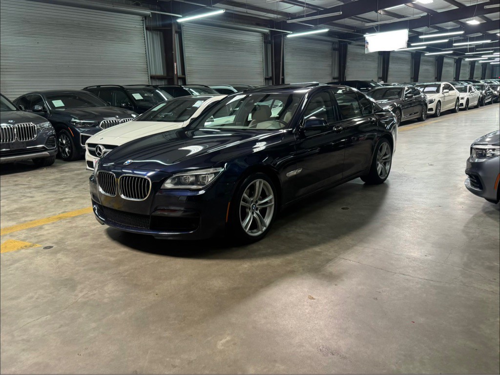 2015 BMW 7 Series Image 1